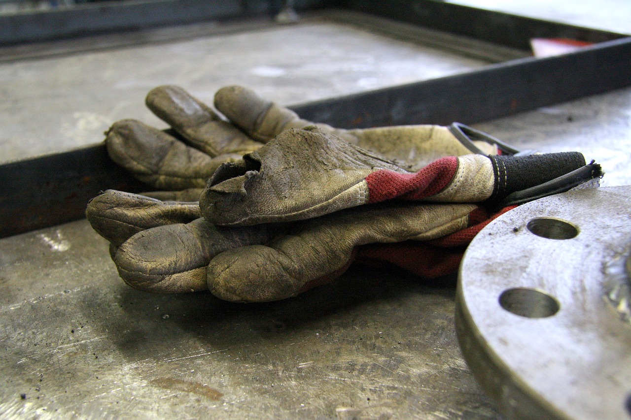 old, working gloves, work-3324370.jpg